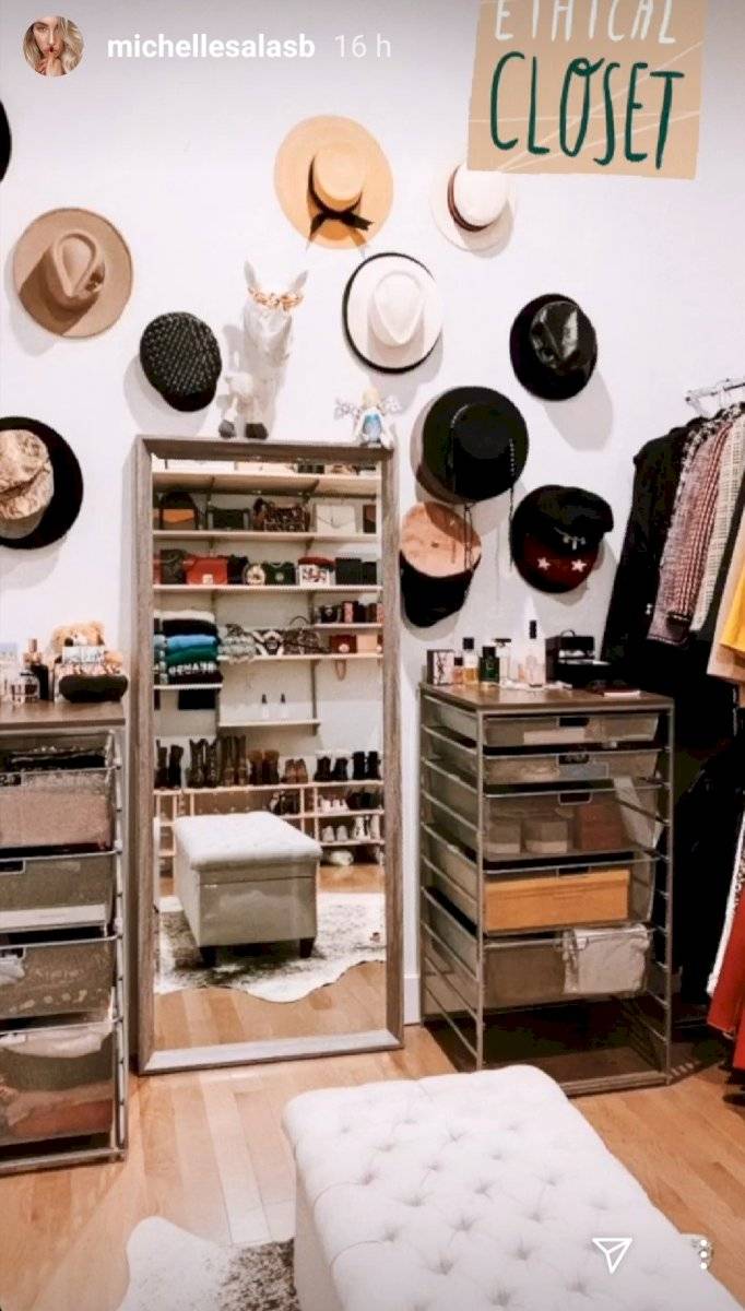 Michelle Salas abrió las puertas de su lujoso apartamento en Nueva York y muestra su colección de zapatos de marca