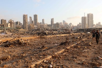 Algunos de los silos de trigo en el puerto fueron destruidos (REUTERS / Mohamed Azakir)