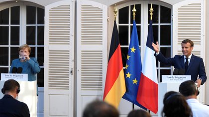 La canciller alemana Angela Merkel con el presidente francés Emmanuel Macron (Christophe Simon / Pool a través de REUTERS)