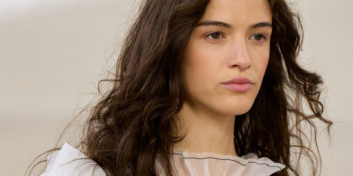 I'm almost 40, my hair falls a lot, but it is the treatment that changed my hair