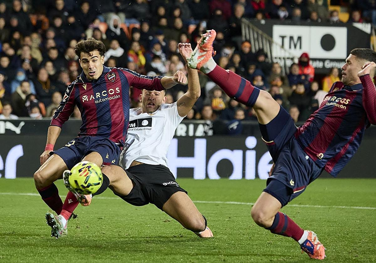 The League condemns 14 songs of Mestalla against Levante during the derby | Province