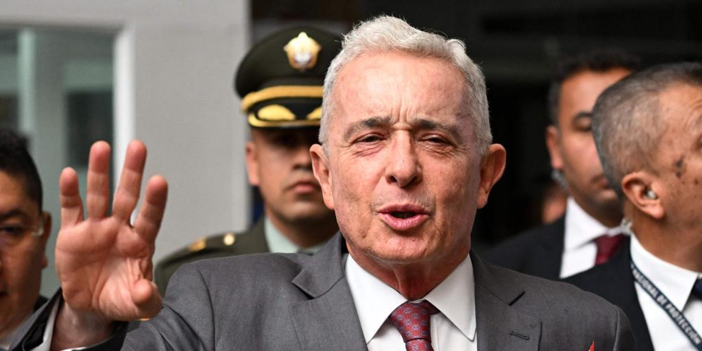 Bogotas supreme court indicates the freedom of former President Alvaro Orina while they were discussed for corruption and false calls